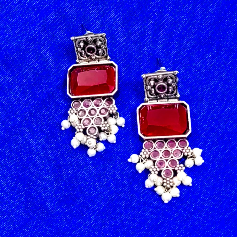 Earring - Picture 1 of 3